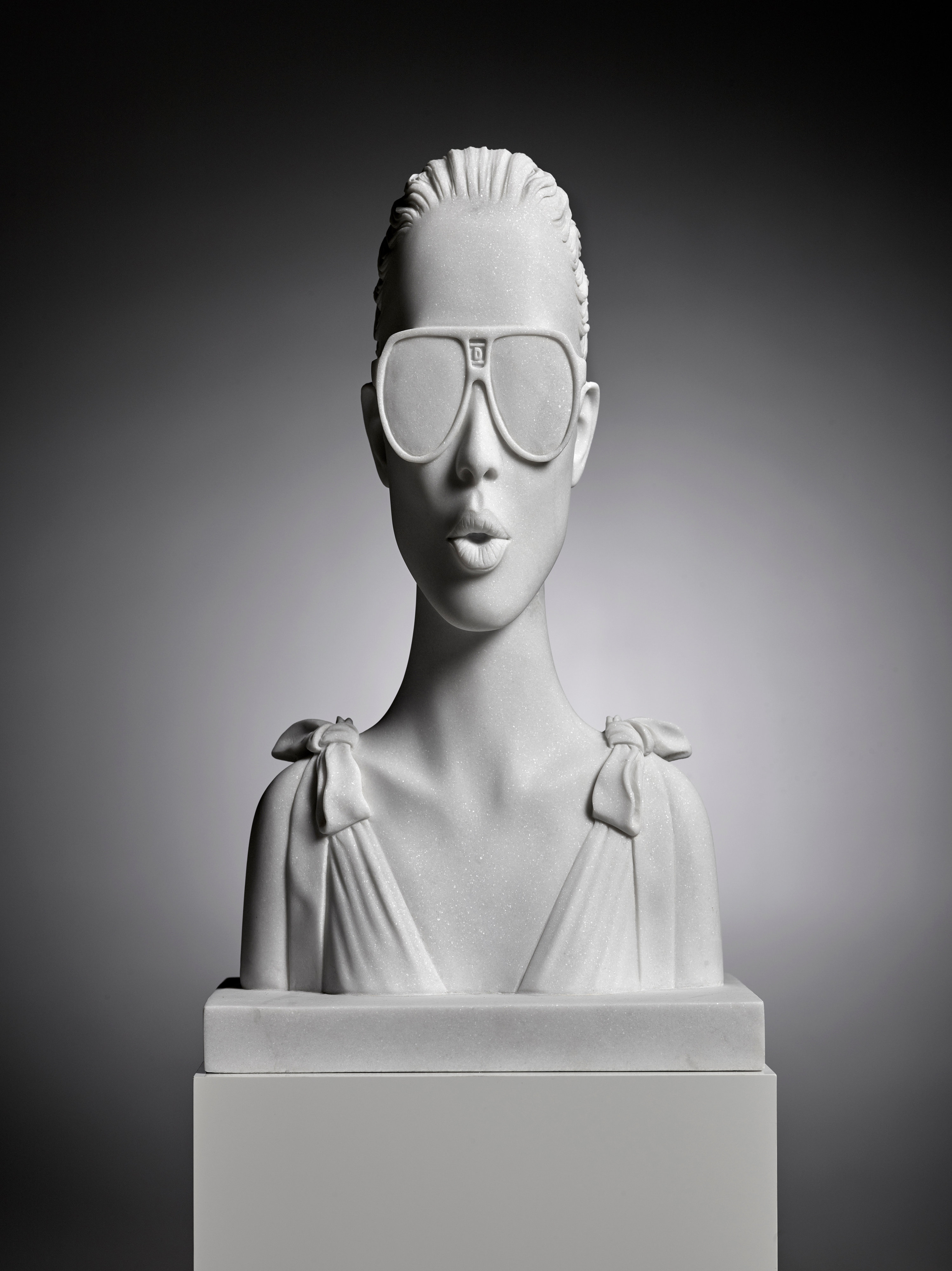 THE FUTURE IS A BIG KISS - 40 cm
