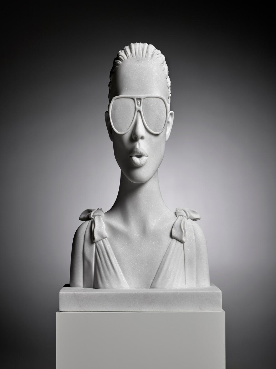 THE FUTURE IS A BIG KISS - 40 cm