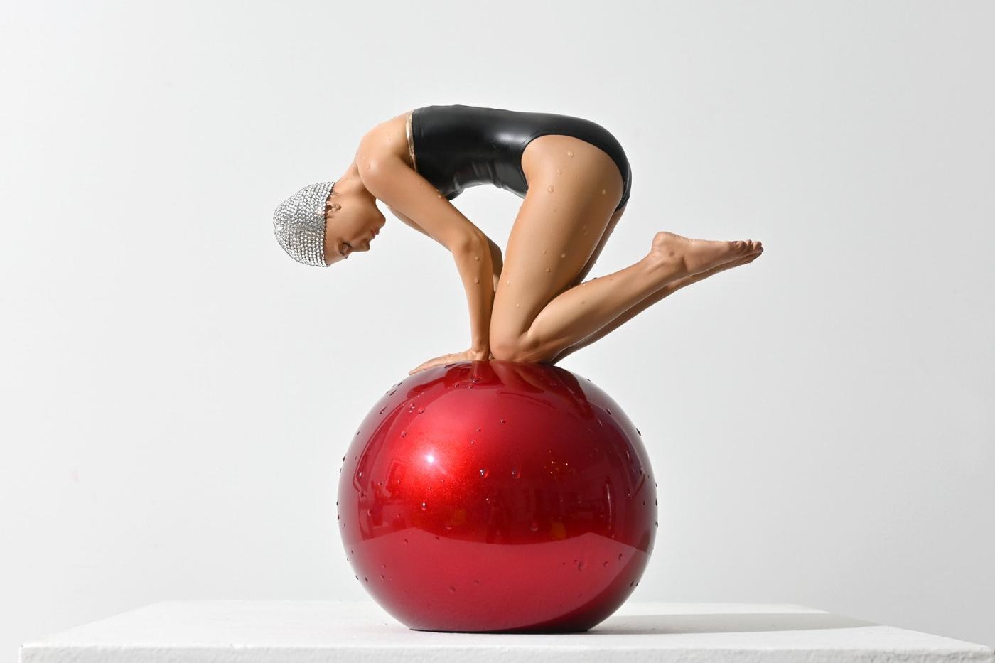 Miniature Quan red ball w Cyrstal Cap